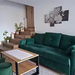 Pod Lipa Z Widokiem Na Gory