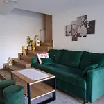 Pod Lipa Z Widokiem Na Gory