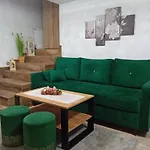 Pod Lipa Z Widokiem Na Gory